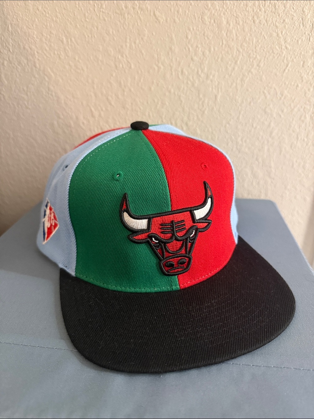Chicago Bulls Mitchell & Ness Pinwheel Stripe Snapback Hat